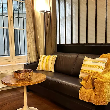 Design Notre Dame & Comfortable Short Breaks Apartment Paris