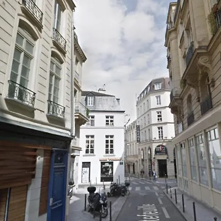 Design Notre Dame & Comfortable Short Breaks Apartment Paris